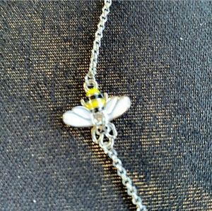 Busy Bee Necklace NWOT